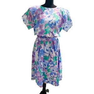 Vintage Floral Short-Sleeve Belted Midi Dress in Purple & Green Size Medium